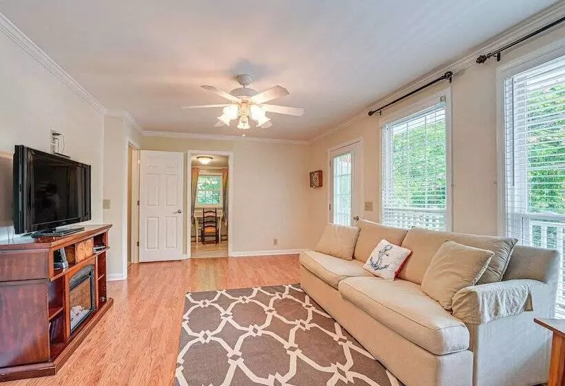 Smith Mountain Lake Cottage W/ Dock + Fire Pit!