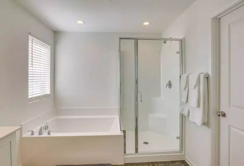 Coachella Home W/ Game Room & 1 Pm Check Out