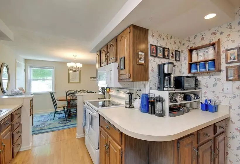 Syracuse Home W/ Fenced Yard < 1 Mi To Westcott St