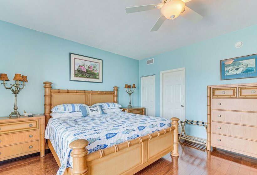 Steps To Beach: Waterfront Cedar Key Home!