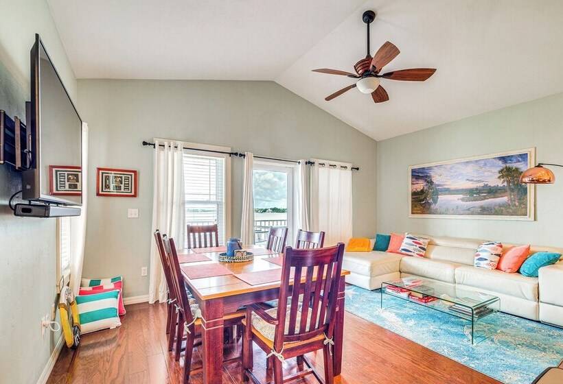 Steps To Beach: Waterfront Cedar Key Home!