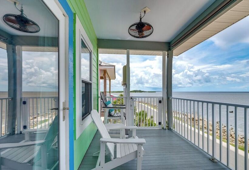 Steps To Beach: Waterfront Cedar Key Home!