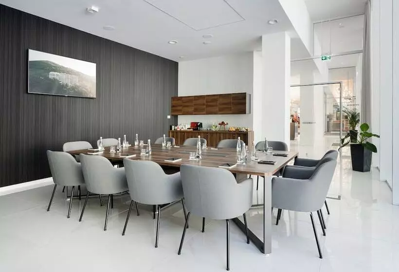 هتل Crystal Mountain