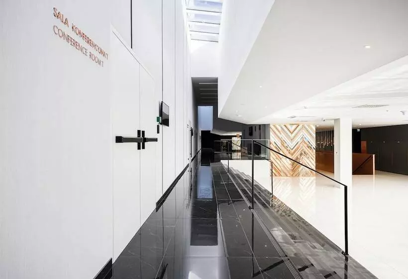 هتل Crystal Mountain