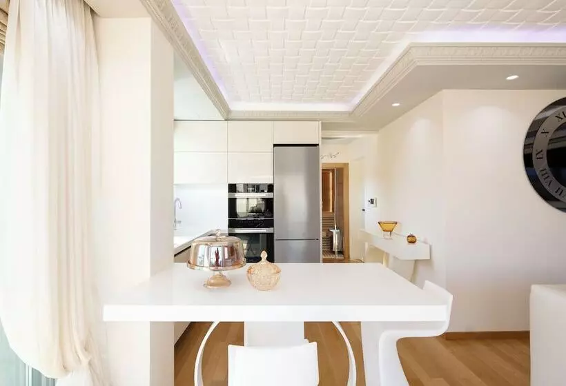 Hotelli Demani President Suites