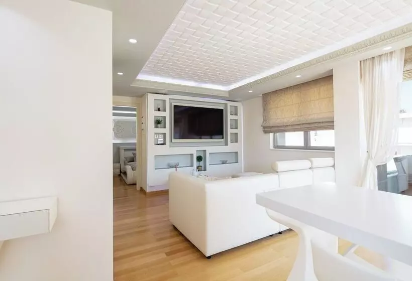 Hotelli Demani President Suites