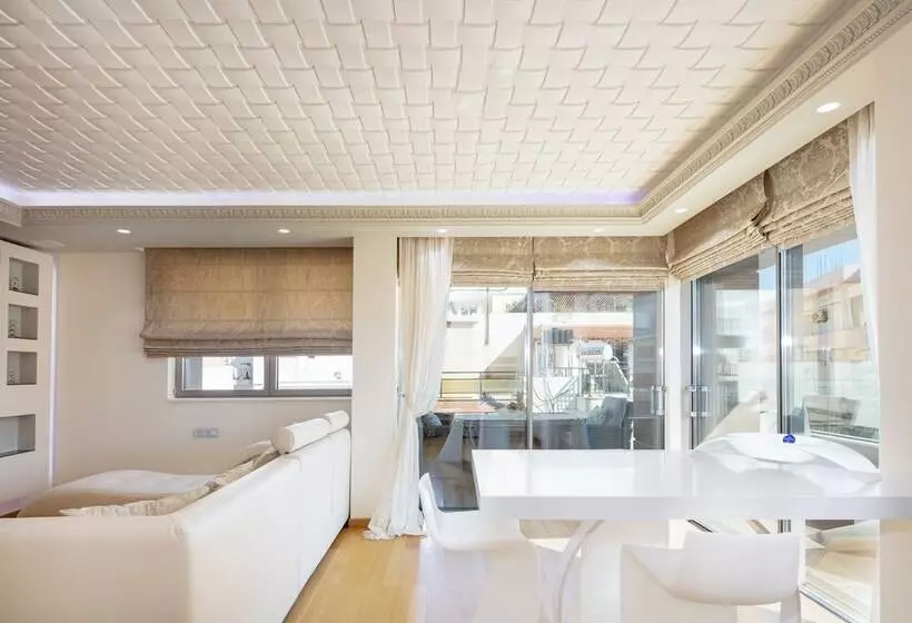 Hotelli Demani President Suites