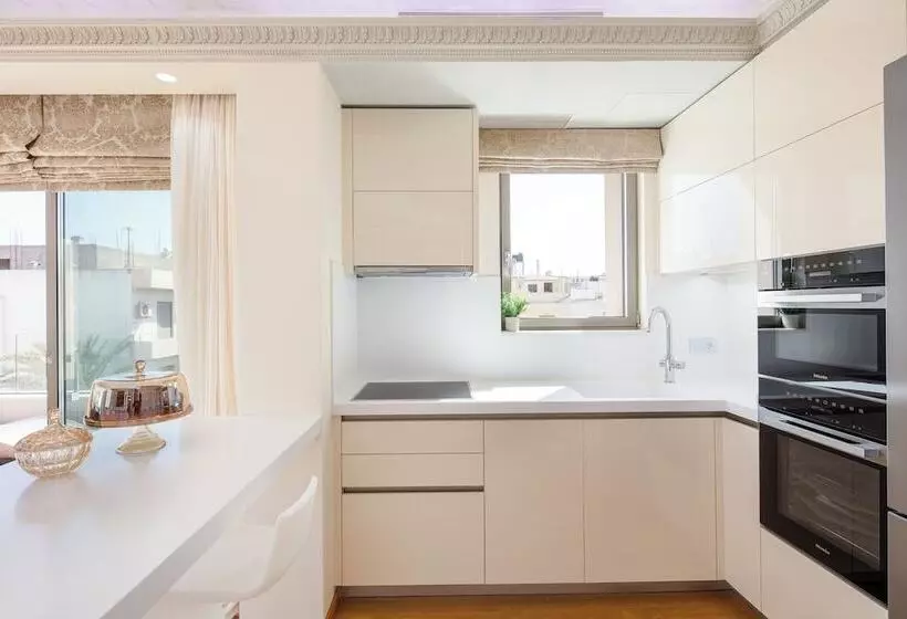 Hotelli Demani President Suites