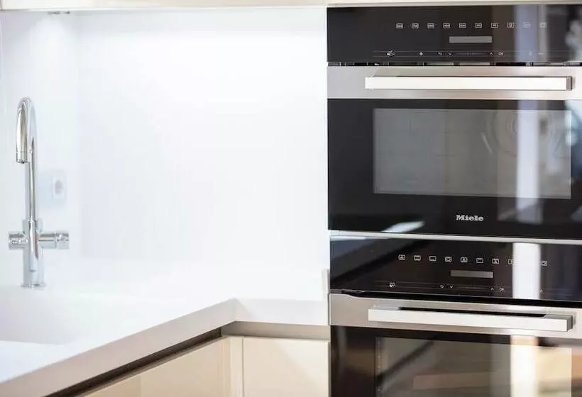 Hotelli Demani President Suites