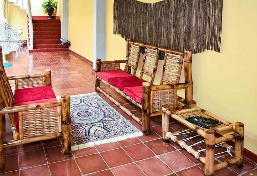 پانسیون Alcazar Family Resort