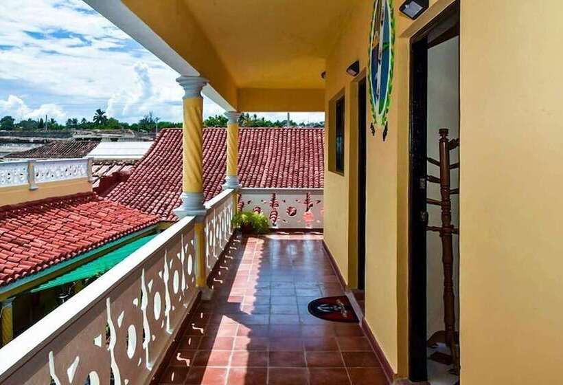 پانسیون Alcazar Family Resort