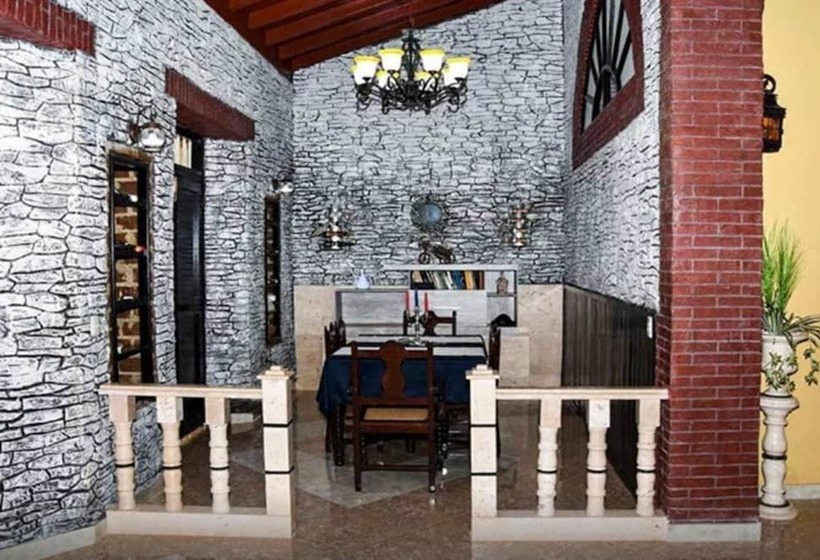 پانسیون Alcazar Family Resort