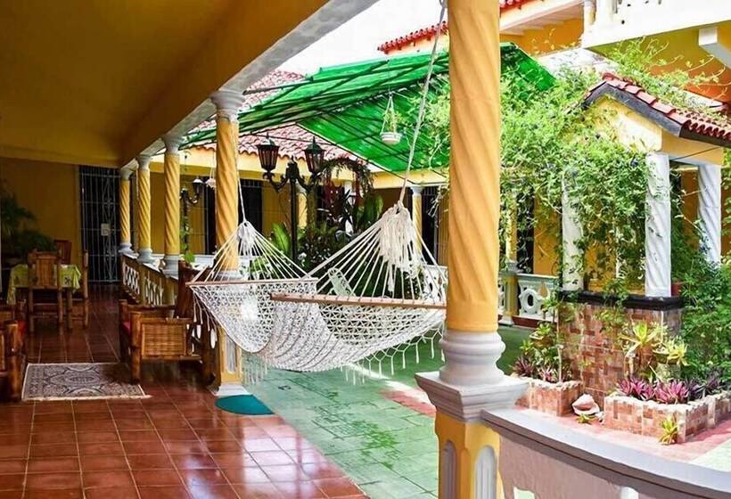 پانسیون Alcazar Family Resort