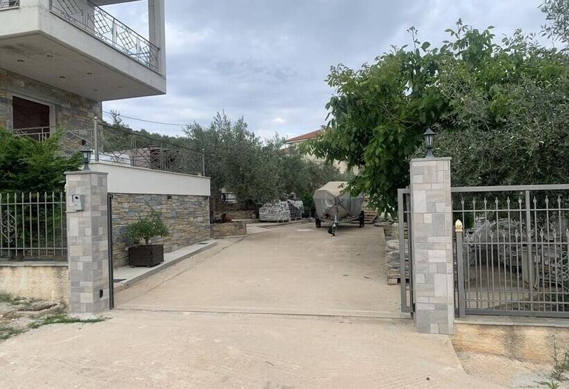 ペンション Effie S Maisonette With Detached Studio