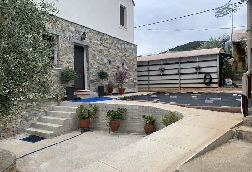 ペンション Effie S Maisonette With Detached Studio