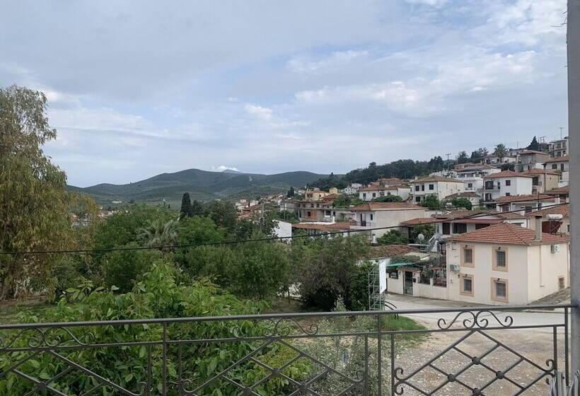 ペンション Effie S Maisonette With Detached Studio