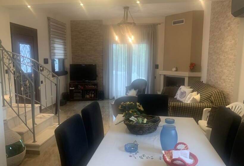 ペンション Effie S Maisonette With Detached Studio