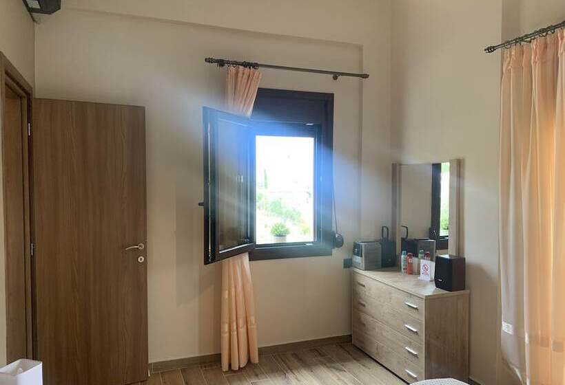 ペンション Effie S Maisonette With Detached Studio