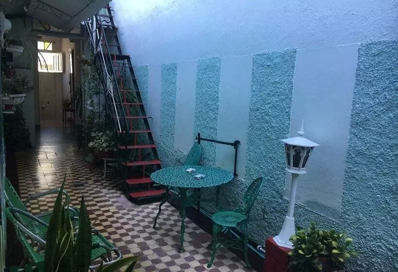 پانسیون Hostal Roberto Y Marta