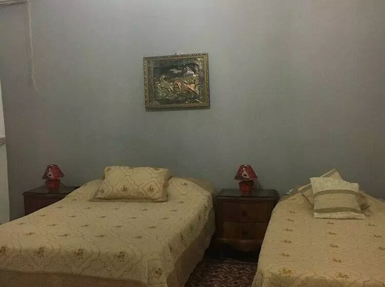 پانسیون Hostal Roberto Y Marta