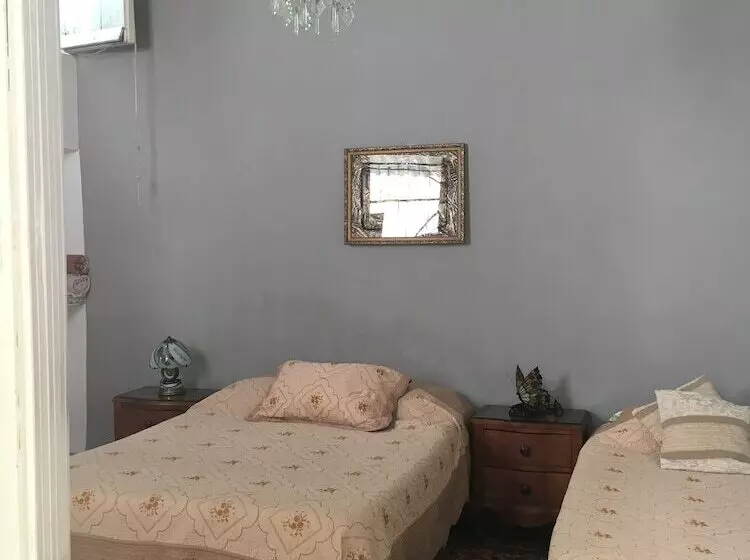 پانسیون Hostal Roberto Y Marta