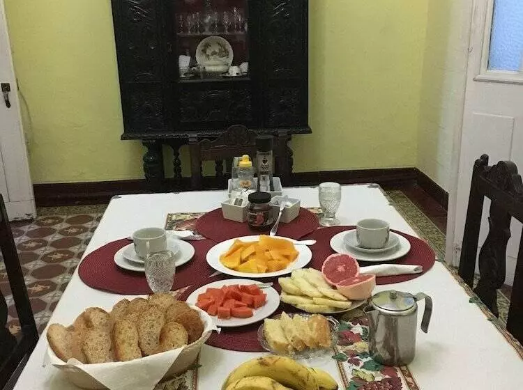 پانسیون Hostal Roberto Y Marta