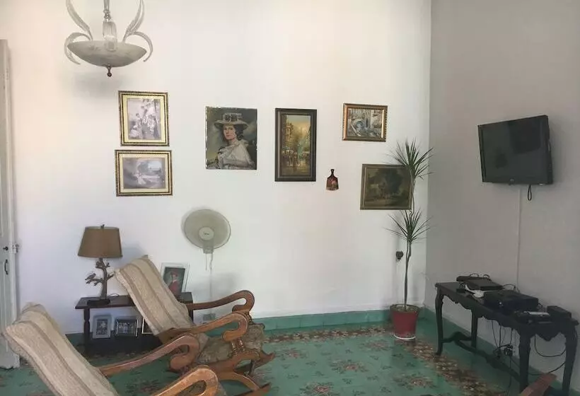 پانسیون Hostal Roberto Y Marta