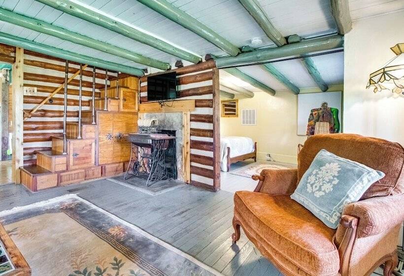 4 Mi To Historic District: Calico Rock Cabin!