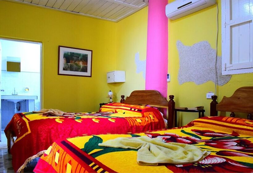 پانسیون Casa Colonial Mercedes