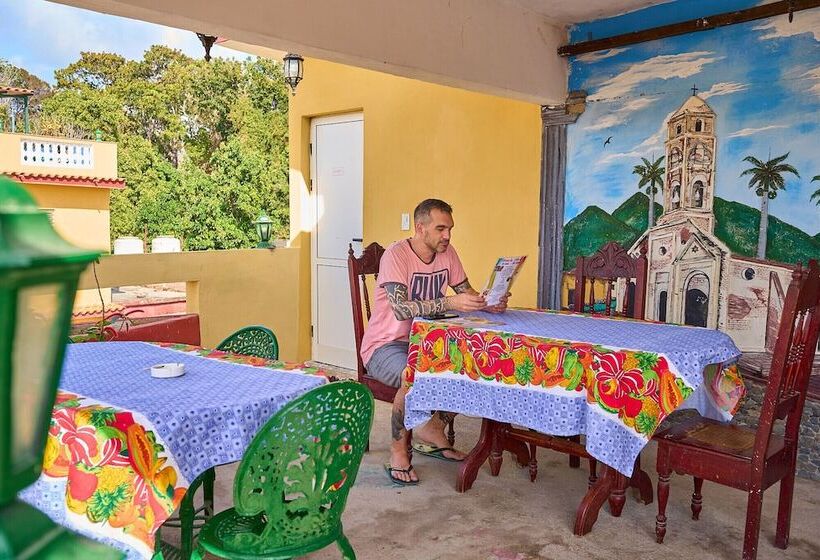 پانسیون Hostal Alcuria