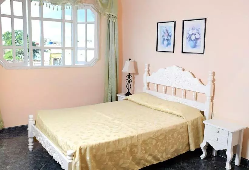 ペンション Hostal Amalia