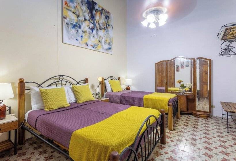 پانسیون Hostal Virtudes 216