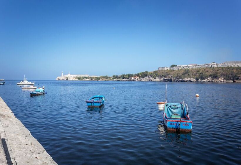 پانسیون Hostal Virtudes 216