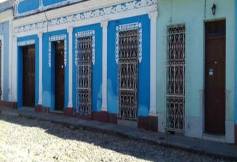 پانسیون Roots Travel Hostal Betina