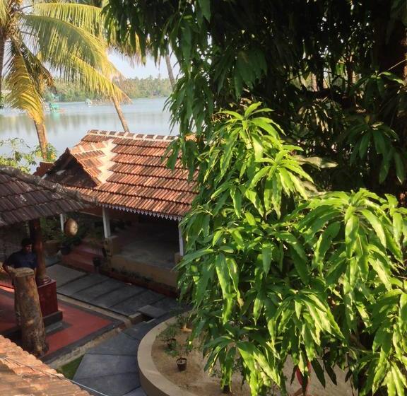 مبيت وإفطار Ambadi Villas