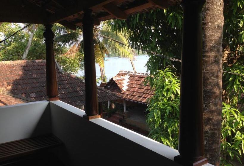 مبيت وإفطار Ambadi Villas