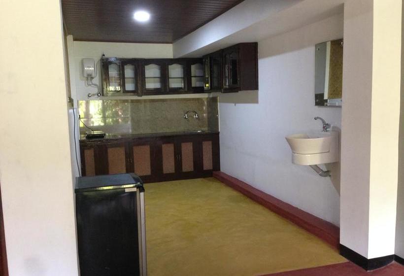 مبيت وإفطار Ambadi Villas