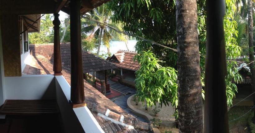 مبيت وإفطار Ambadi Villas