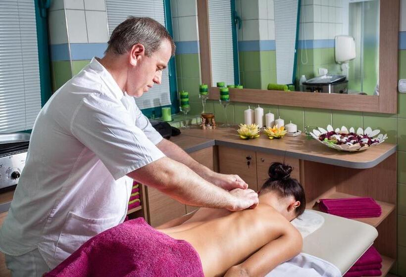 Отель Alexander