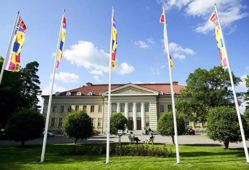 ホテル Li Ravintola Mäntän Klubi