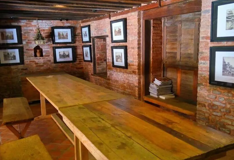 هتل The Inn Patan