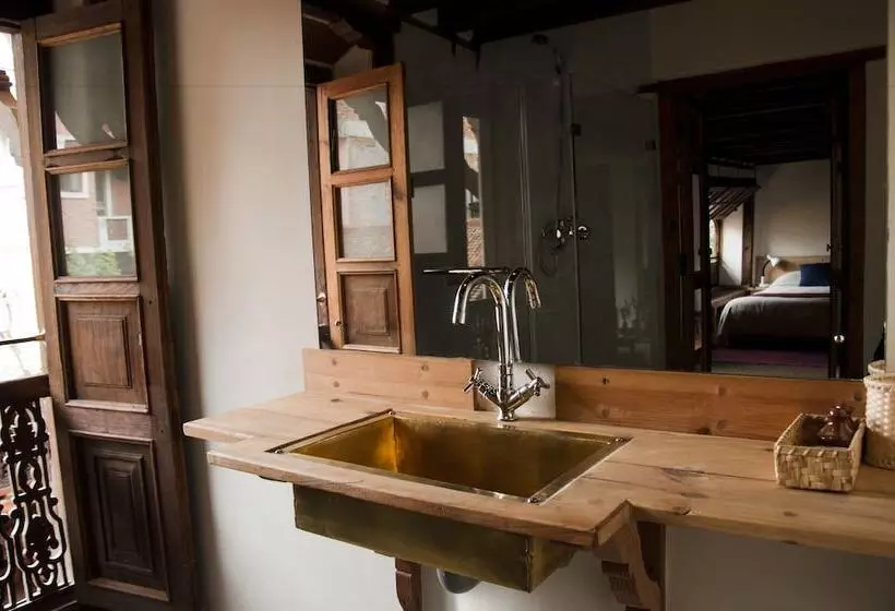 هتل The Inn Patan
