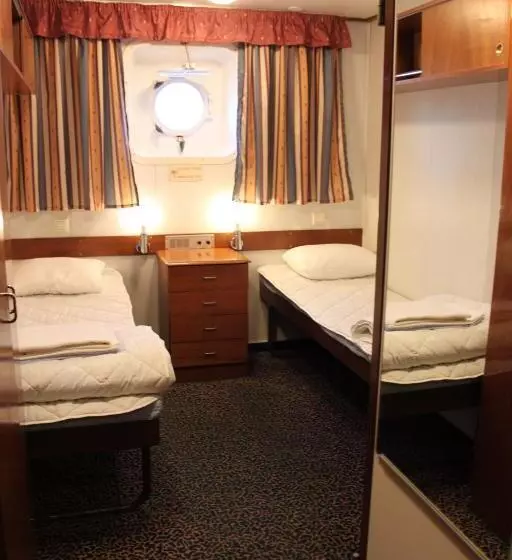 Laivahostel S/s Bore