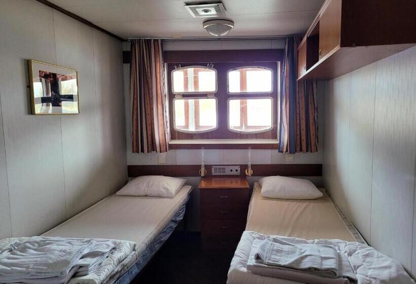 Laivahostel S/s Bore