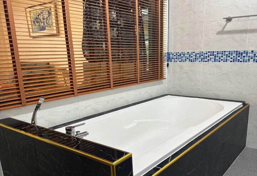 호텔 Capital O 75518 Baan Rose Resort Ao Luk