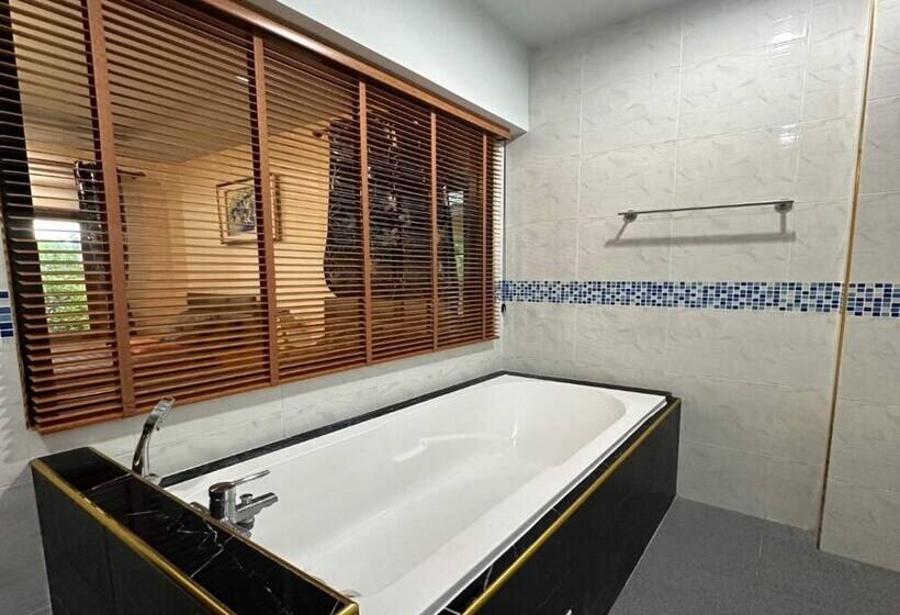 호텔 Capital O 75518 Baan Rose Resort Ao Luk