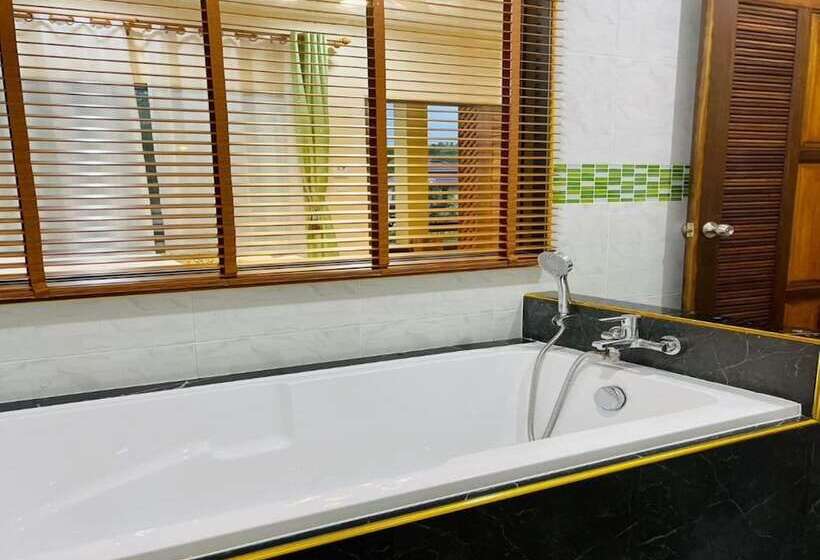 호텔 Capital O 75518 Baan Rose Resort Ao Luk