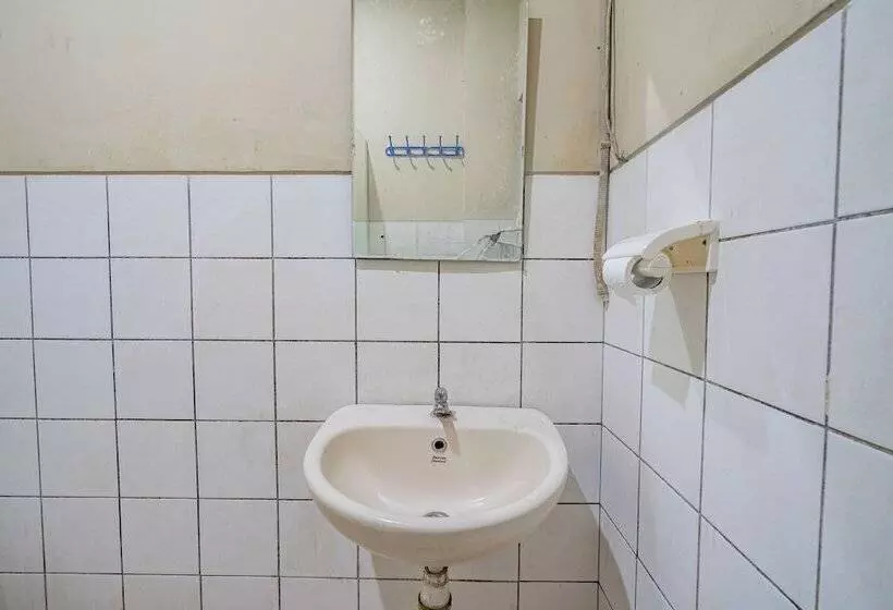 Capital O Hotel Abadi