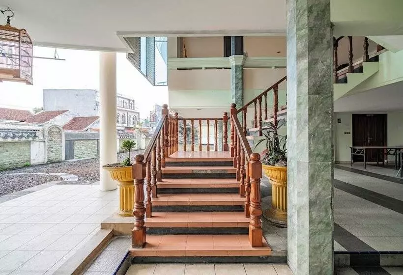 Capital O Hotel Abadi