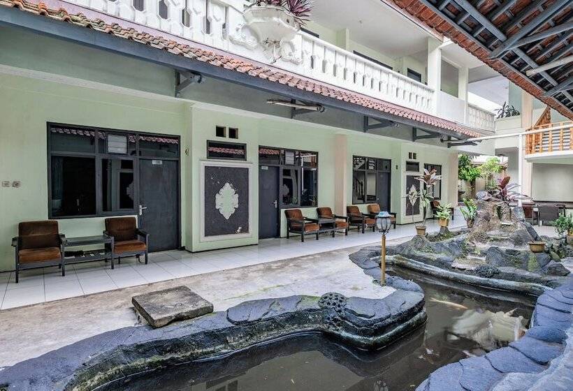 Capital O Hotel Abadi